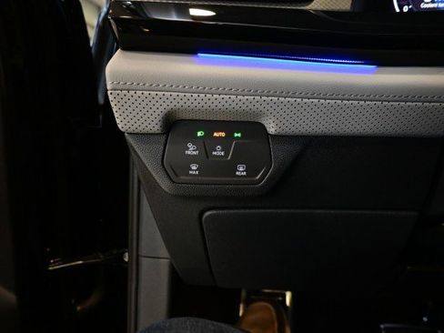 Used 2024 Volkswagen Atlas Peak Edition SE image 43