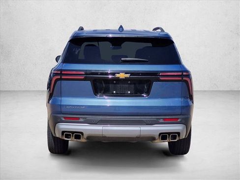 Used 2025 Chevrolet Traverse LT FWD image 6