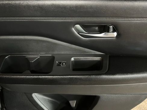 Used 2022 Nissan Pathfinder Platinum w/ Cargo Package image 19