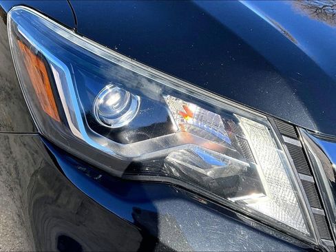 Used 2020 Nissan Pathfinder S image 31