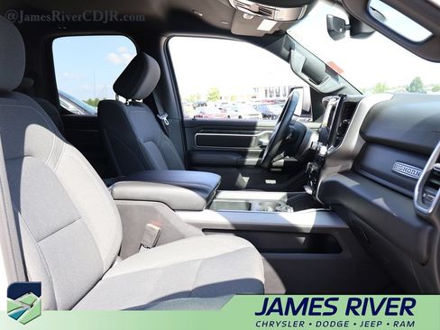 Used 2024 RAM 1500 Big Horn AWD/4WD image 9
