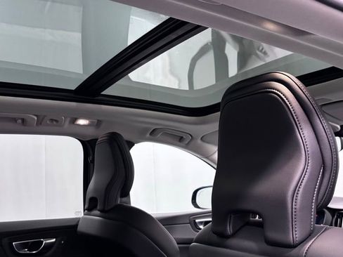 Certified 2025 Volvo XC60 B5 Core AWD/4WD image 26