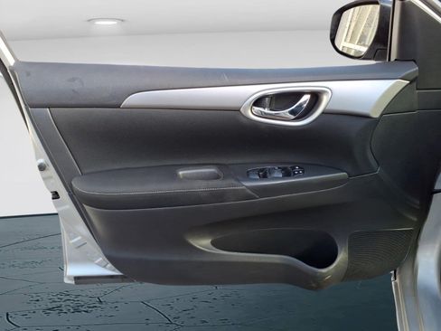 Used 2015 Nissan Sentra SV FWD image 9