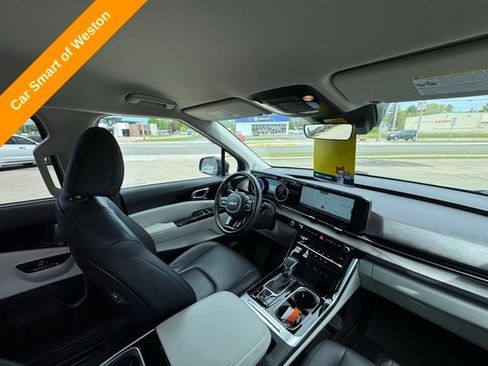 Used 2022 Kia Carnival EX FWD image 24