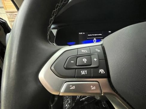 Used 2022 Volkswagen Taos SE w/ Panoramic Sunroof Package AWD/4WD image 25