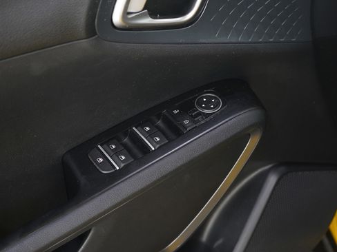 Used 2020 Kia Soul S FWD image 20