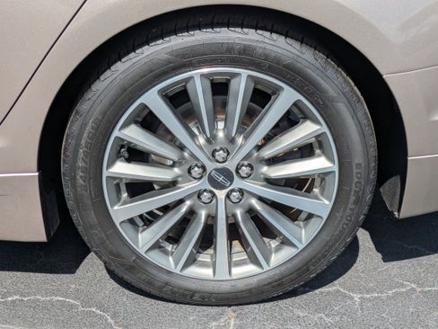 Used 2018 Lincoln MKZ Select w/ Select Plus Package FWD image 9