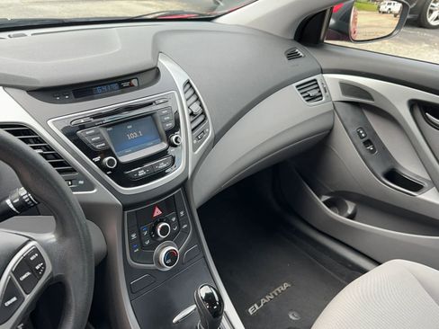 Used 2015 Hyundai Elantra SE w/ Option Group 02 FWD image 13