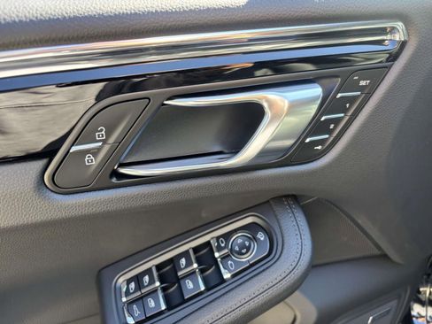 New 2026 Porsche Macan image 23
