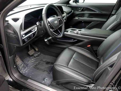 Used 2024 Cadillac Lyriq Luxury AWD/4WD image 13