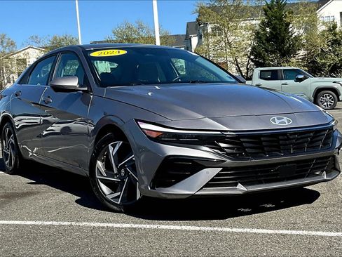 Used 2024 Hyundai Elantra Limited FWD image 2