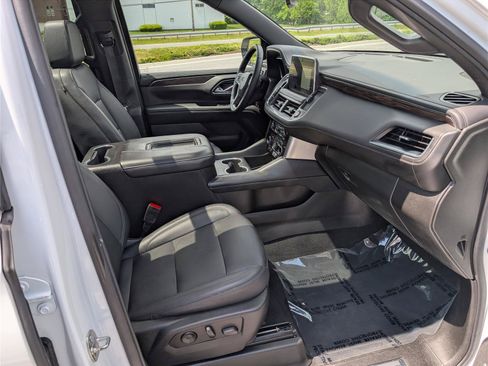 Used 2023 Chevrolet Tahoe Z71 w/ Luxury Package AWD/4WD image 11