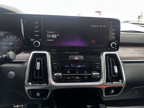 Used 2023 Kia Sorento SX Prestige image 16