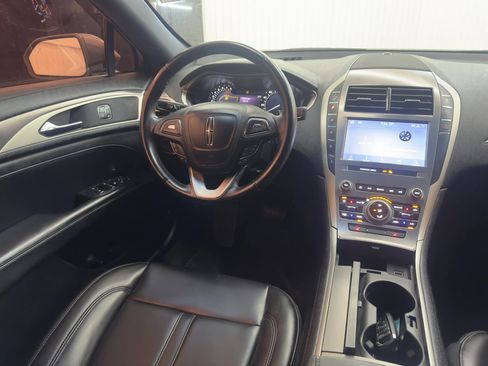Used 2020 Lincoln MKZ image 11