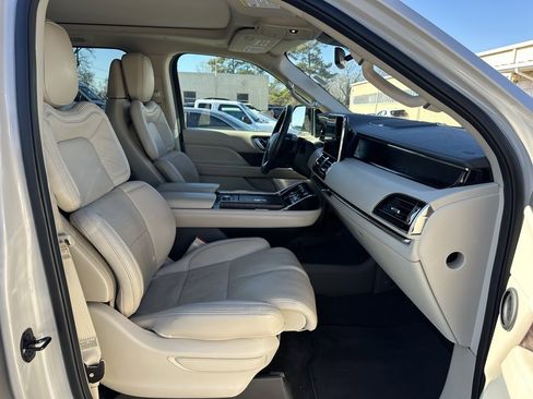 Used 2021 Lincoln Navigator Reserve w/ Luxury Package image 15