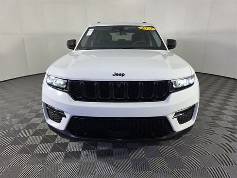 Certified 2023 Jeep Grand Cherokee Limited w/ Luxury Tech Group II image 3