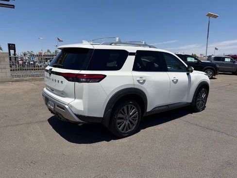 Certified 2024 Nissan Pathfinder SL w/ SL Premium Package FWD image 6