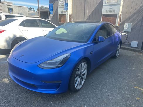 Used 2022 Tesla Model 3 Performance image 3
