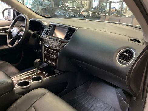 Used 2013 Nissan Pathfinder Platinum w/ Platinum Premium Pkg image 18