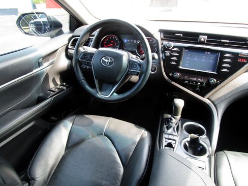 Used 2018 Toyota Camry XSE image 8