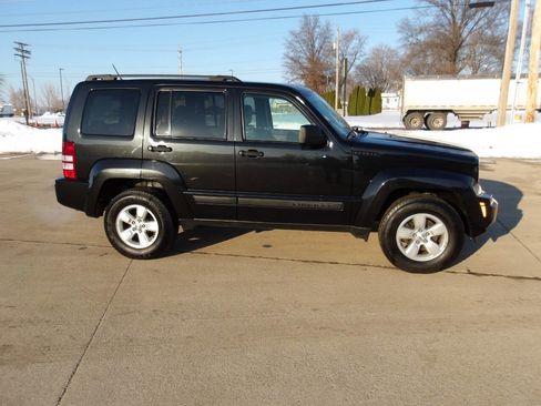 Used 2009 Jeep Liberty Sport w/ Popular Equipment Group image 9