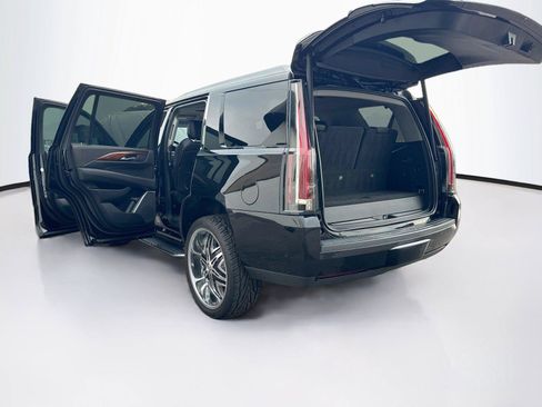 Used 2019 Cadillac Escalade Luxury AWD/4WD image 45