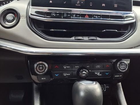 Used 2022 Jeep Compass Limited image 23