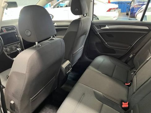 Used 2018 Volkswagen e-Golf SE FWD image 18