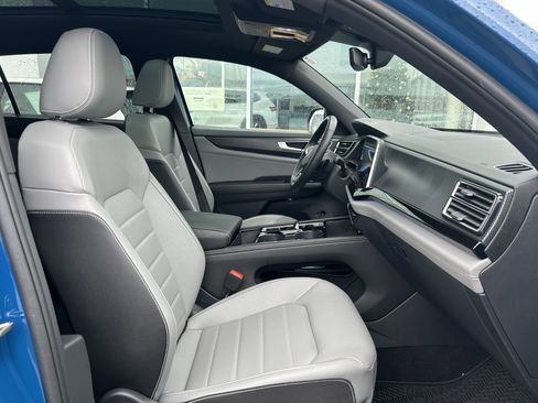 Certified 2025 Volkswagen Atlas Cross Sport SEL R-Line image 27