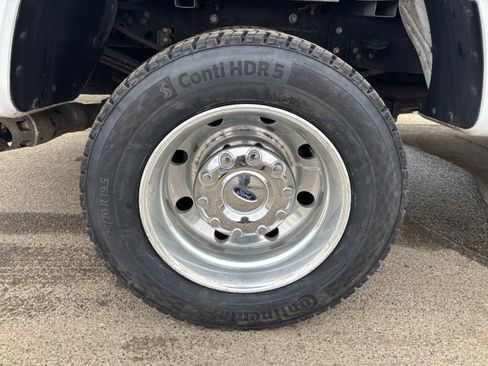 Certified 2019 Ford F450 XLT w/ XLT Premium Package image 14