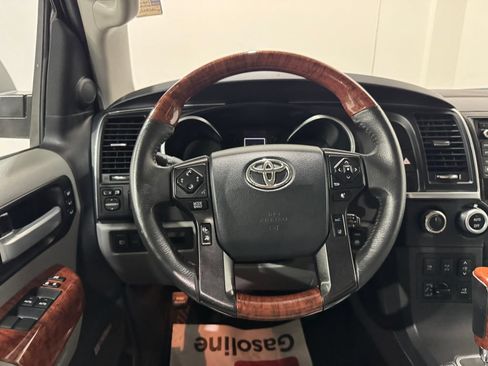 Used 2018 Toyota Sequoia Platinum AWD/4WD image 5