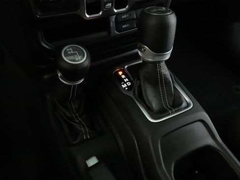 Used 2021 Jeep Wrangler Unlimited Sahara AWD/4WD image 16