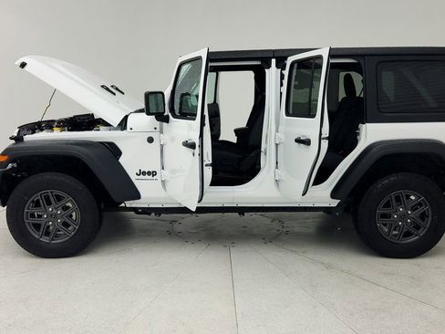 Used 2025 Jeep Wrangler Sport S image 6