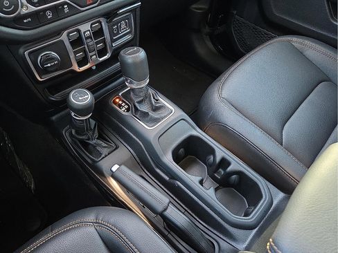 New 2025 Jeep Gladiator High Tide image 25