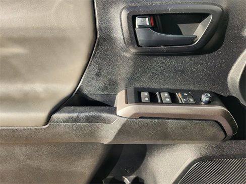 Used 2021 Toyota Tacoma SR5 w/ SR5 Appearance Package (SM) image 23