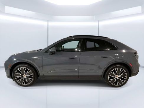 Certified 2026 Porsche Macan 4 Electric AWD/4WD image 2
