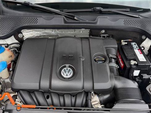 Used 2012 Volkswagen Beetle 2.5 FWD image 8