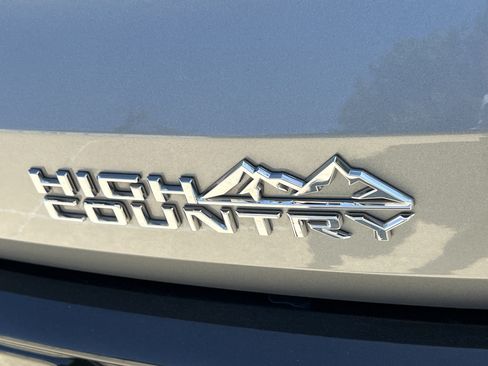 Used 2025 Chevrolet Traverse High Country w/ LPO, Floor Liner Package AWD/4WD image 35