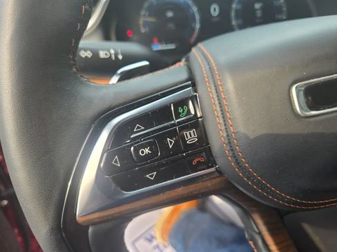 Used 2025 Jeep Grand Cherokee Summit AWD/4WD image 15