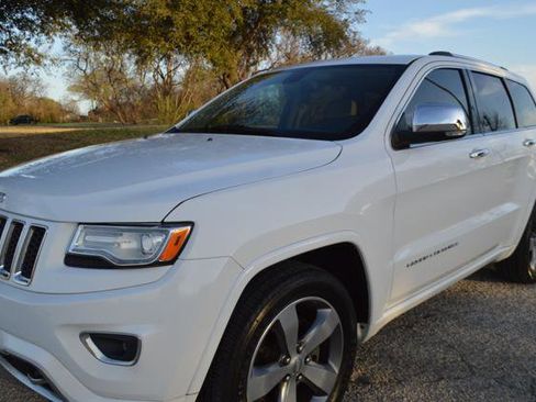 Used 2015 Jeep Grand Cherokee Overland w/ Trailer Tow Group IV image 3