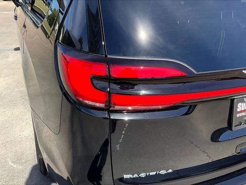 New 2026 Chrysler Pacifica Select image 14