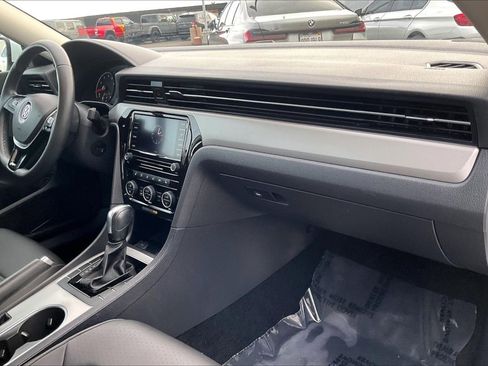 Used 2022 Volkswagen Passat 2.0T SE image 13