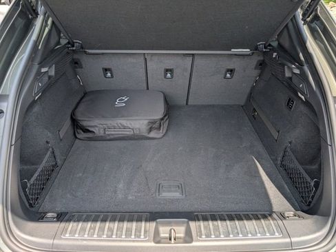 Certified 2025 Porsche Macan Electric image 31