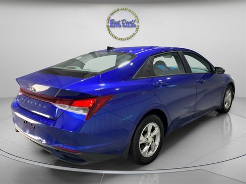 Used 2022 Hyundai Elantra SE image 5