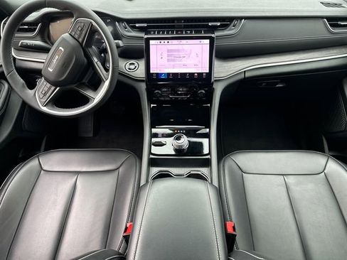 Certified 2025 Jeep Grand Cherokee Limited w/ MOPAR Finishing Package image 20