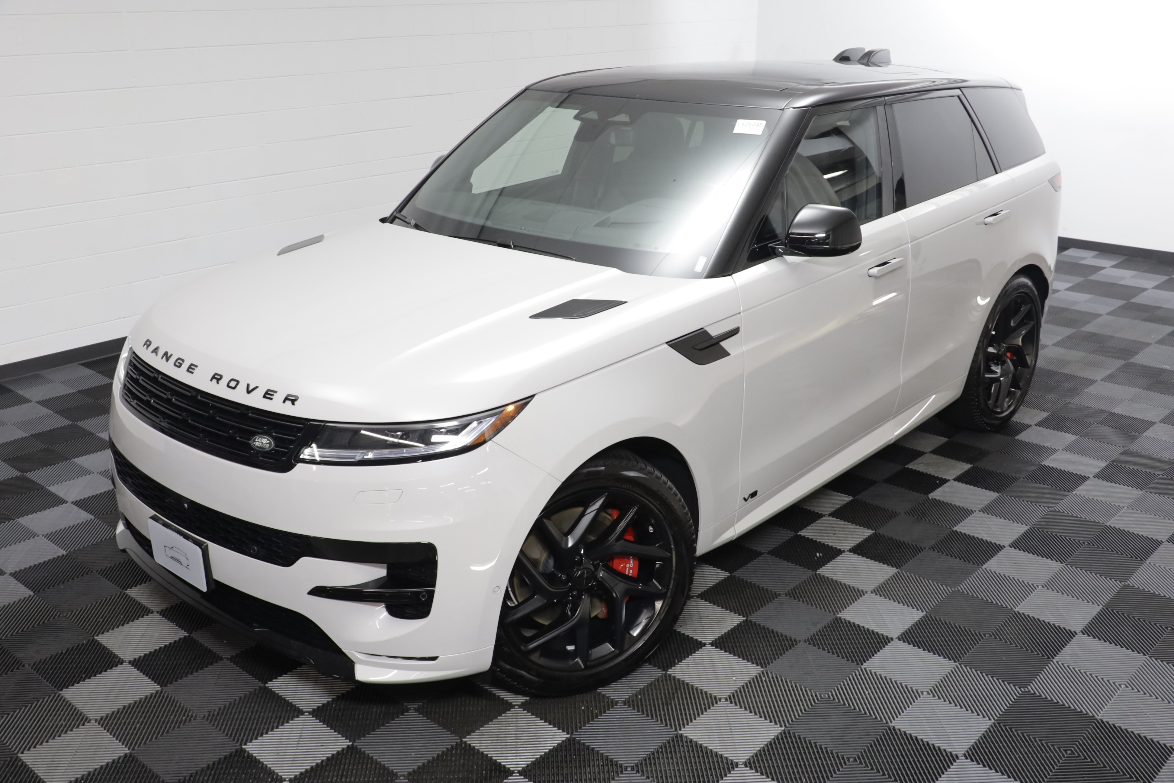 Certified 2026 Land Rover Range Rover Sport Dynamic SE AWD/4WD image 2