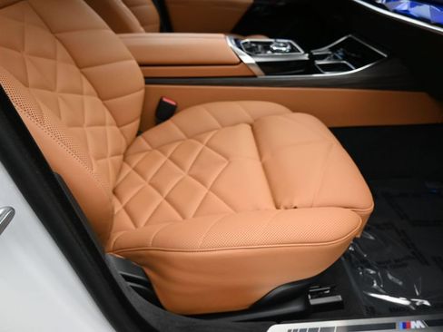 Used 2025 BMW 740i xDrive AWD/4WD image 54