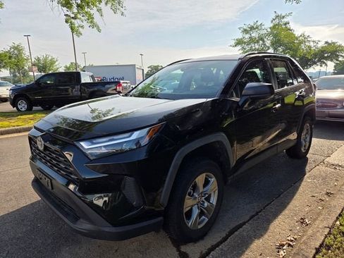 Used 2023 Toyota RAV4 LE AWD/4WD image 7