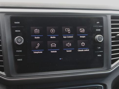 Used 2020 Volkswagen Atlas Cross Sport SE FWD image 30