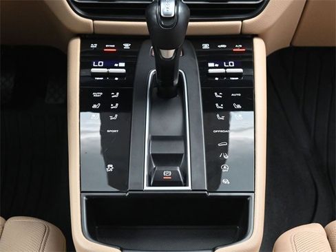 Used 2022 Porsche Macan image 29